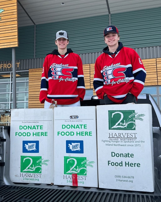 Teenagers at a food drive