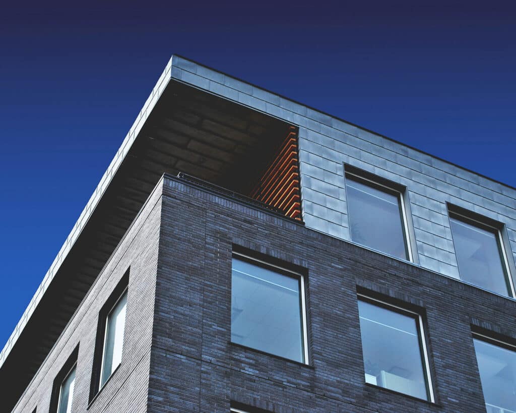 Photo of the top floor of a commercial building with a modern architecture